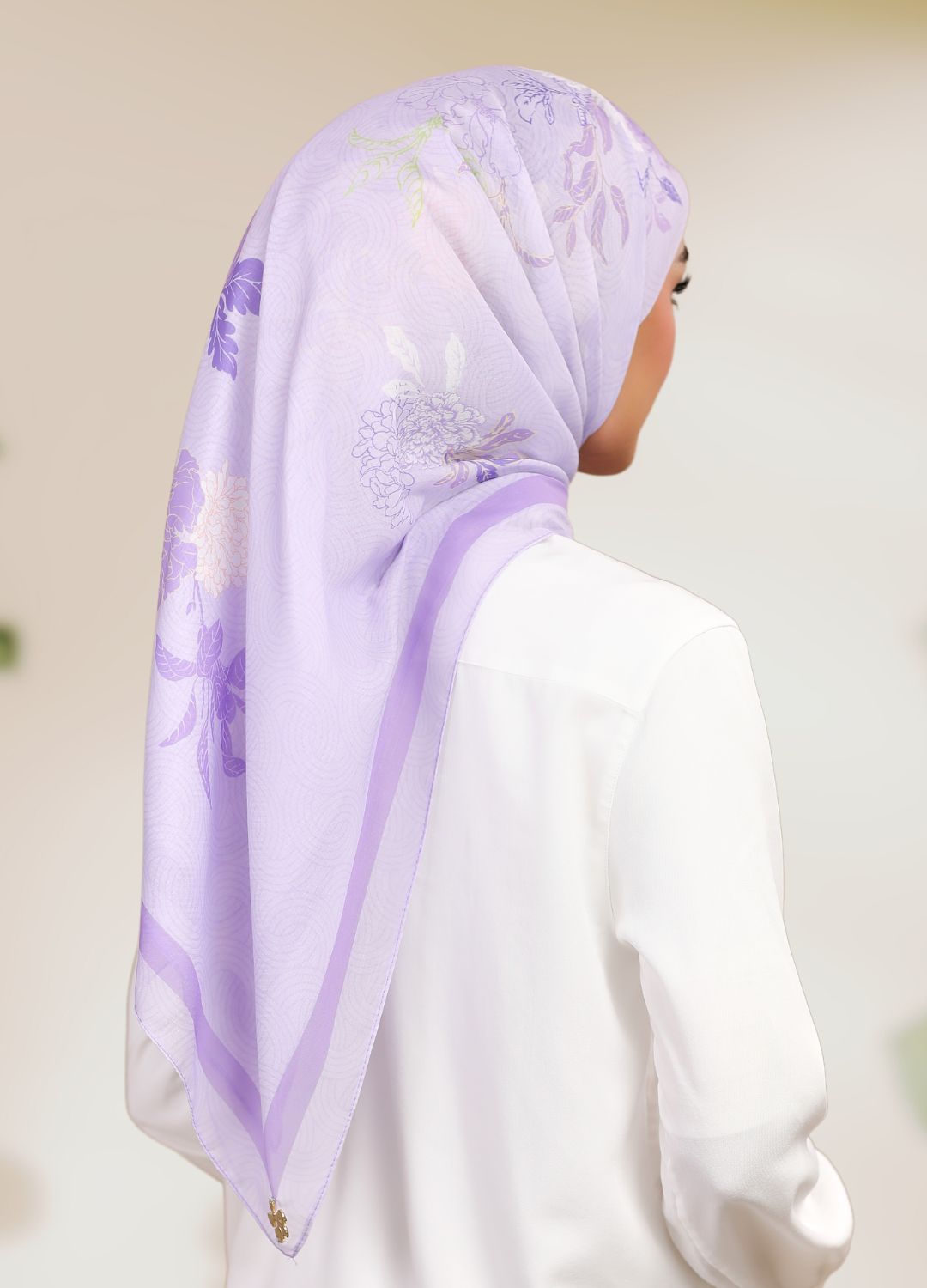 Model wearing printed floral Cotton tudung Bawal purple 